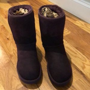 UGG Boots Plum Deluxe Classic Short - Beautiful!
